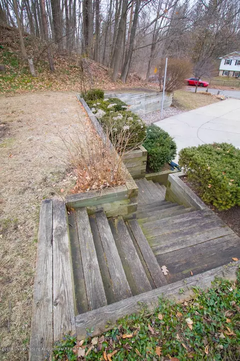 4909 Grandwoods Dr, Lansing, MI 48917 photo 13