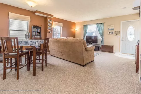 640 E Cavanaugh Rd, Lansing, MI 48910 photo 2