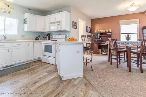 640 E Cavanaugh Rd, Lansing, MI 48910 photo 4