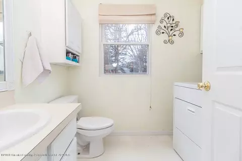 640 E Cavanaugh Rd, Lansing, MI 48910 photo 8