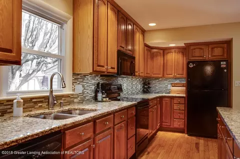 1482 Wilshire Rd, Haslett, MI 48840 photo 5