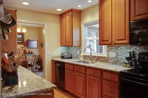 1482 Wilshire Rd, Haslett, MI 48840 photo 6