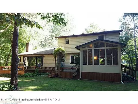 12048 Pine Ridge Dr, Perry, MI 48872 photo 2