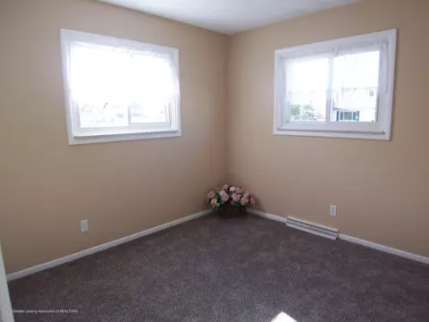 807 E Walker St, Saint Johns, MI 48879 photo 13