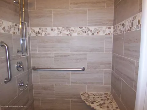 807 E Walker St, Saint Johns, MI 48879 photo 9