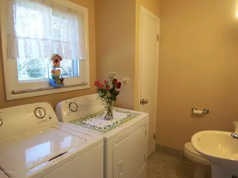 807 E Walker St, Saint Johns, MI 48879 photo 11