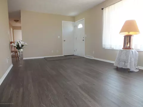 807 E Walker St, Saint Johns, MI 48879 photo 3