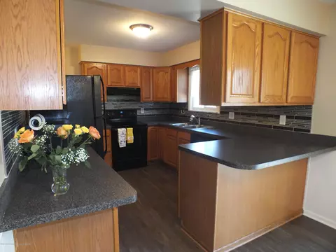 807 E Walker St, Saint Johns, MI 48879 photo 5