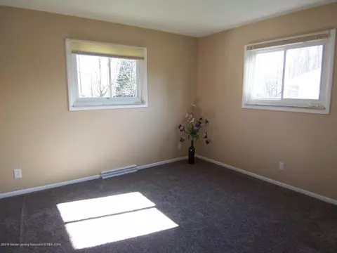 807 E Walker St, Saint Johns, MI 48879 photo 12