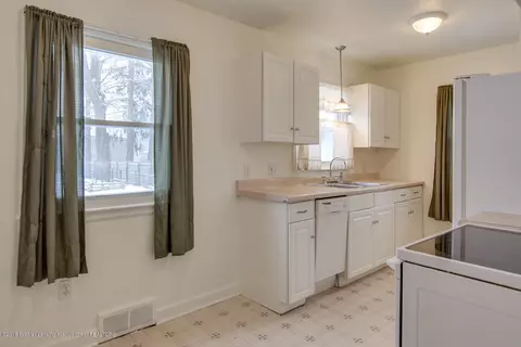 329 E Miller Rd, Lansing, MI 48911 photo 4