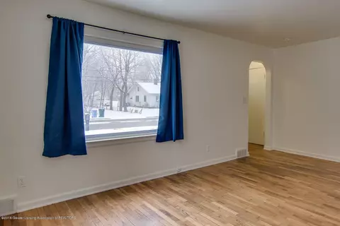 329 E Miller Rd, Lansing, MI 48911 photo 7