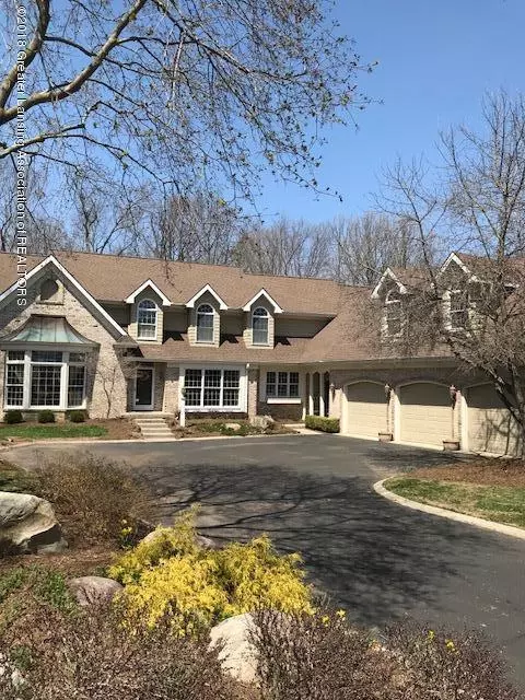 2837 River Pointe Dr, Holt, MI 48842 photo 2