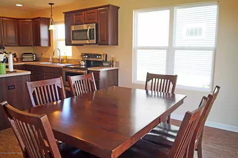 1051 Oakwood Dr, Dewitt, MI 48820 photo 13