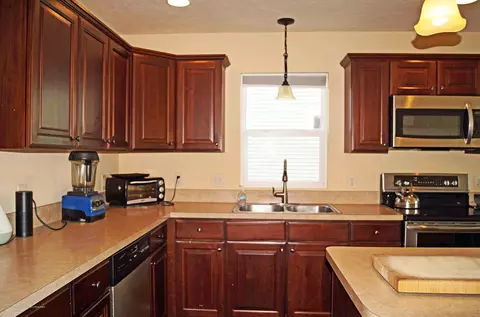1051 Oakwood Dr, Dewitt, MI 48820 photo 7