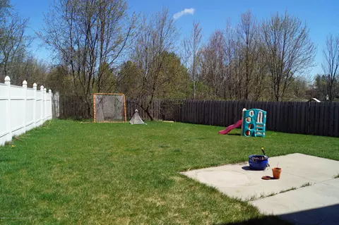 1051 Oakwood Dr, Dewitt, MI 48820 photo 32