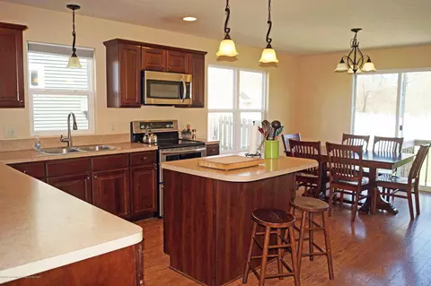 1051 Oakwood Dr, Dewitt, MI 48820 photo 6