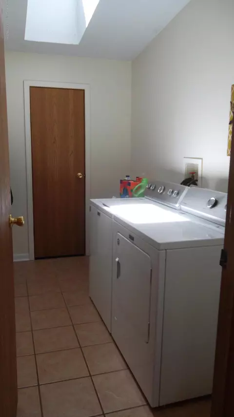 616 E Holmes Rd, Lansing, MI 48910 photo 22