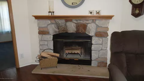 616 E Holmes Rd, Lansing, MI 48910 photo 4