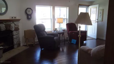616 E Holmes Rd, Lansing, MI 48910 photo 5