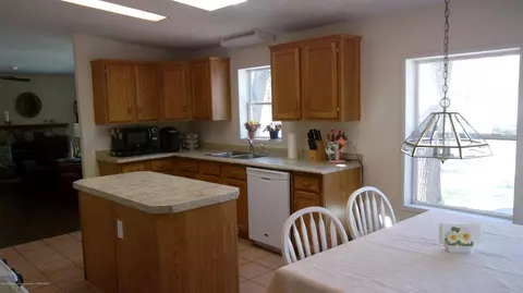 616 E Holmes Rd, Lansing, MI 48910 photo 7