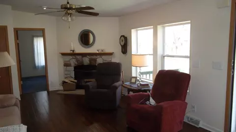 616 E Holmes Rd, Lansing, MI 48910 photo 2