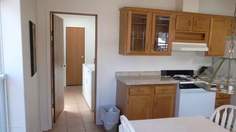 616 E Holmes Rd, Lansing, MI 48910 photo 9