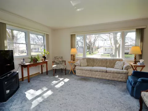 4718 Donald St, Lansing, MI 48910 photo 7