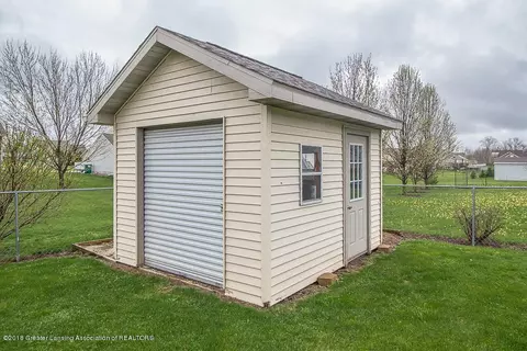 8706 Jacaranda Dr, Dimondale, MI 48821 photo 22