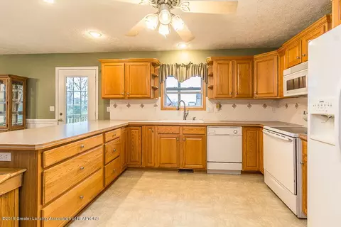 8706 Jacaranda Dr, Dimondale, MI 48821 photo 6