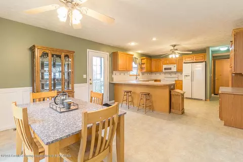 8706 Jacaranda Dr, Dimondale, MI 48821 photo 4