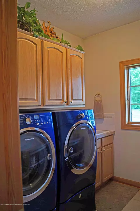 3175 Crofton Dr, Dewitt, MI 48820 photo 13