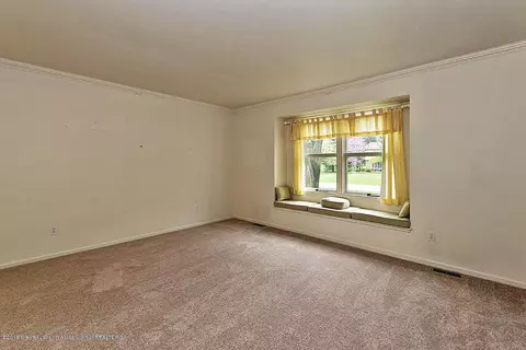 110 Granite Dr, Williamston, MI 48895 photo 2
