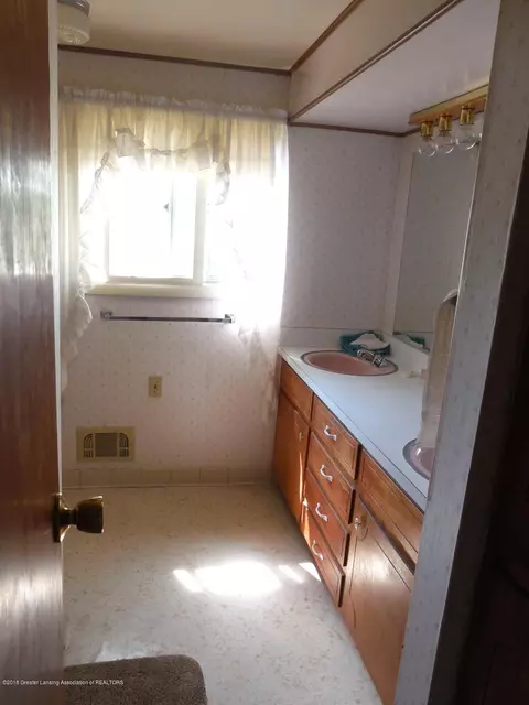 1422 Maycroft Rd, Lansing, MI 48917 photo 17