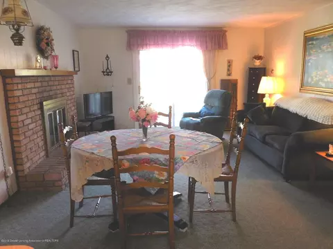 1422 Maycroft Rd, Lansing, MI 48917 photo 6