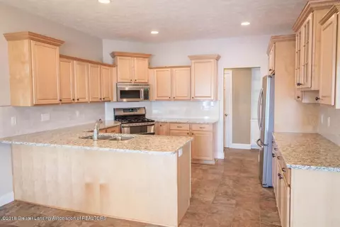12825 Paradise Dr, Dewitt, MI 48820 photo 9