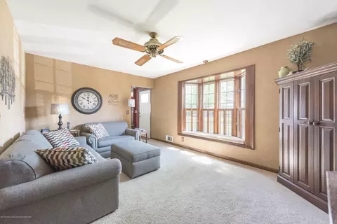 13240 Tucker Dr, Dewitt, MI 48820 photo 5