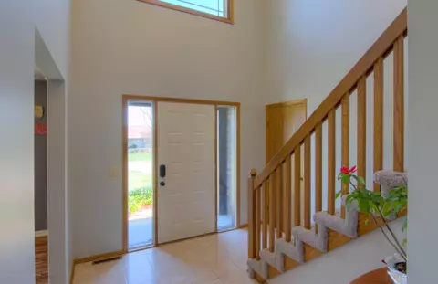 3237 E Broadmoor Dr, Lansing, MI 48906 photo 4