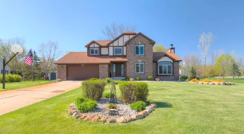 3237 E Broadmoor Dr, Lansing, MI 48906 photo 1