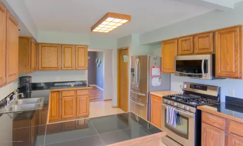 3237 E Broadmoor Dr, Lansing, MI 48906 photo 11