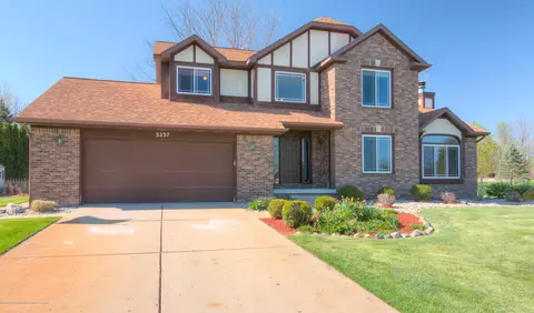 3237 E Broadmoor Dr, Lansing, MI 48906 photo 2