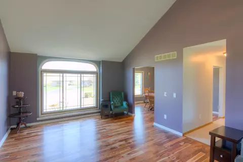 3237 E Broadmoor Dr, Lansing, MI 48906 photo 10