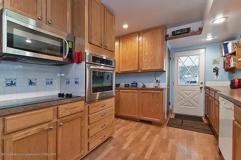2017 Lagoon Dr, Okemos, MI 48864 photo 4