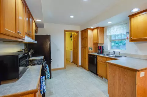2350 Gilbert Rd, Lansing, MI 48911 photo 18