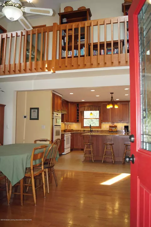 8157 Hunter Rd, Bath, MI 48808 photo 4