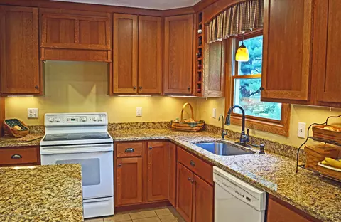 8157 Hunter Rd, Bath, MI 48808 photo 10