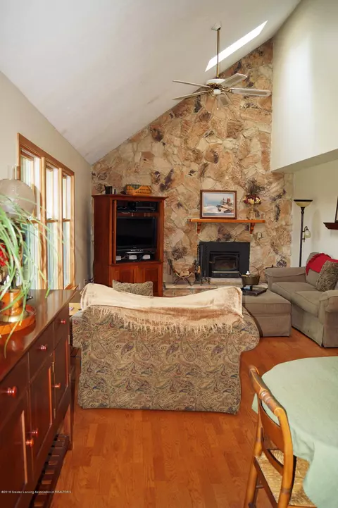 8157 Hunter Rd, Bath, MI 48808 photo 6