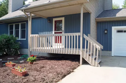 8157 Hunter Rd, Bath, MI 48808 photo 3