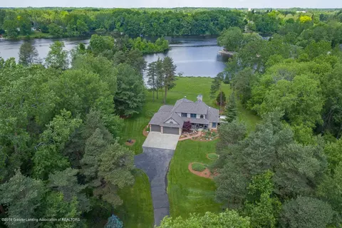 4132 Pine Tree Ln, Lansing, MI 48911 photo 13