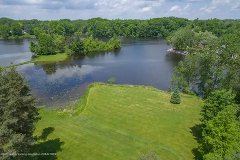 4132 Pine Tree Ln, Lansing, MI 48911 photo 5