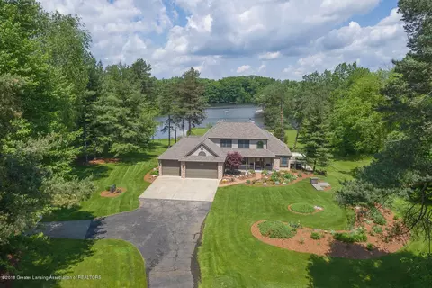 4132 Pine Tree Ln, Lansing, MI 48911 photo 1